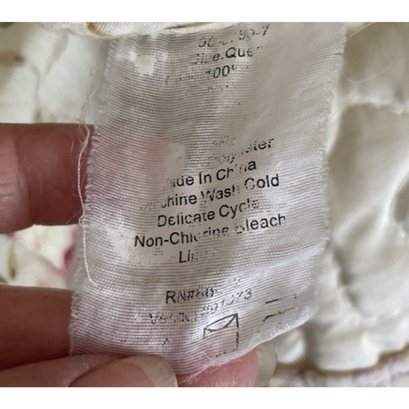 Cottagecore Quilted Bedspread Coverlet Full Queen Embroidered Floral 84"x106" - Picture 2 of 6